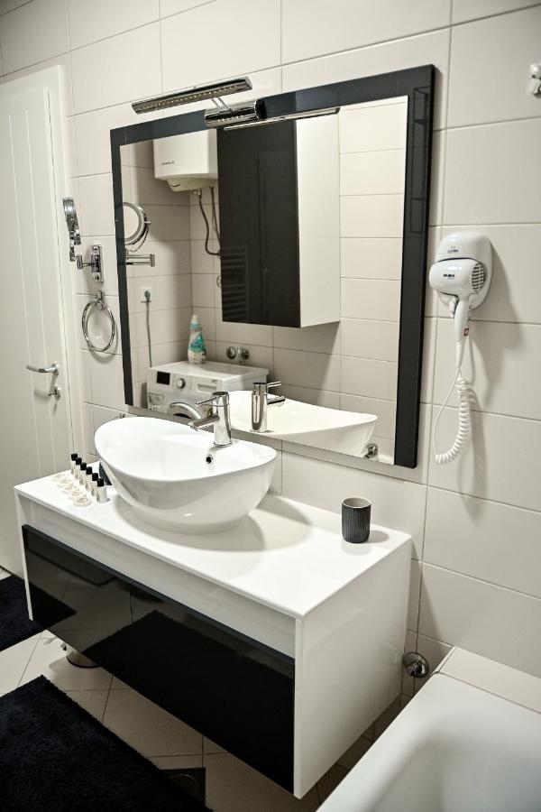 Luxury Apartment Karic Free Parking 투즐라 외부 사진