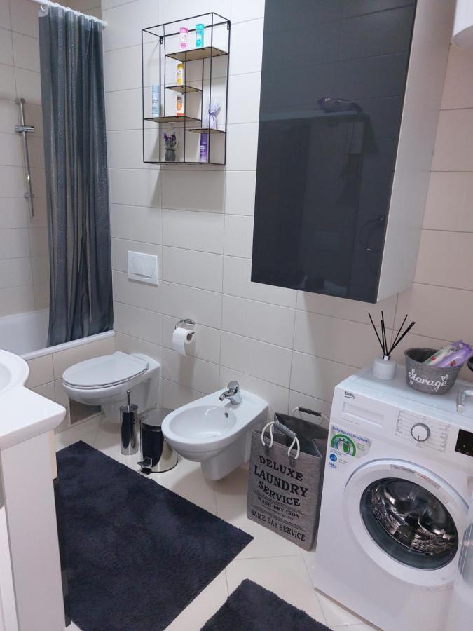 Luxury Apartment Karic Free Parking 투즐라 외부 사진